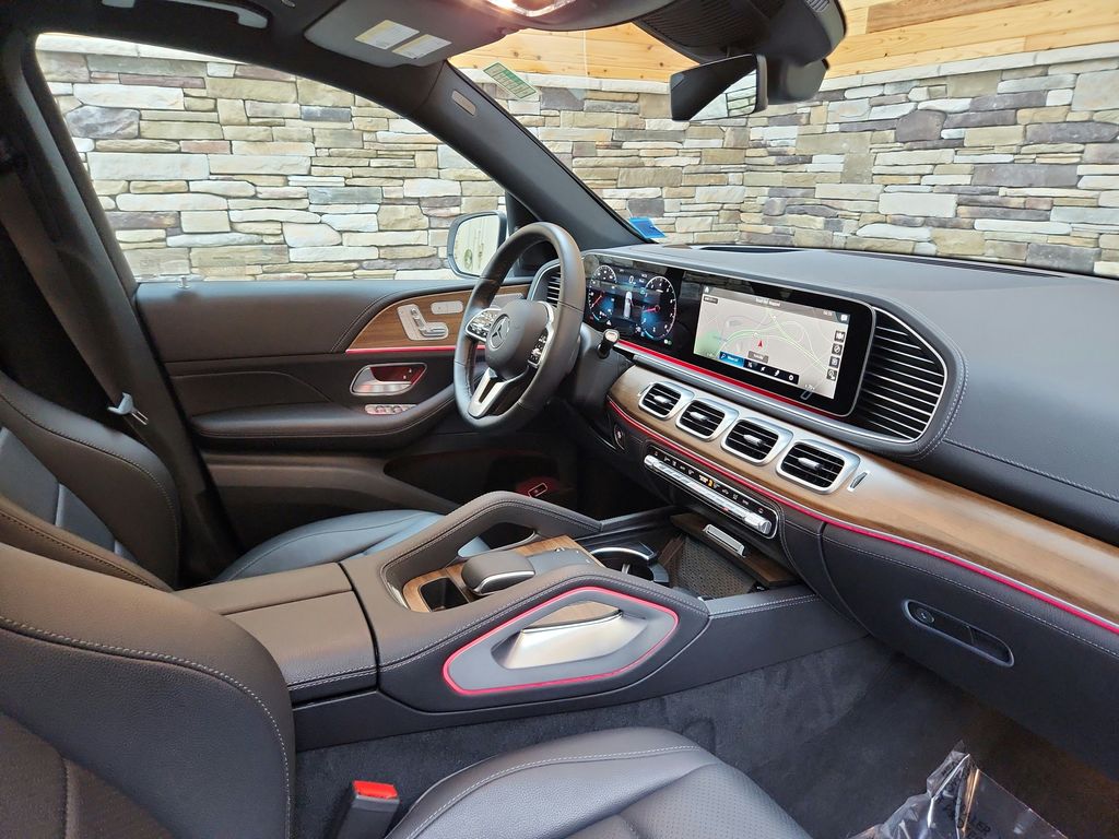 Vehicle image 22 of 26