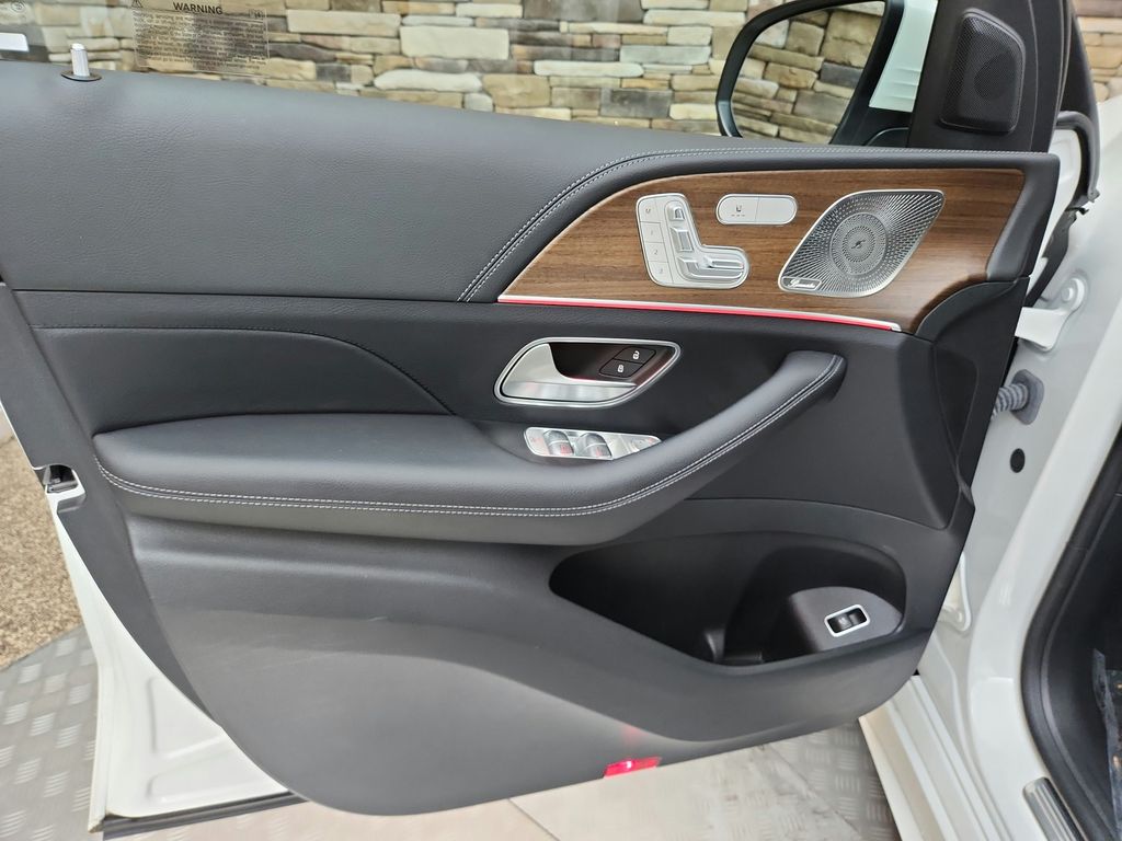 Vehicle image 19 of 26