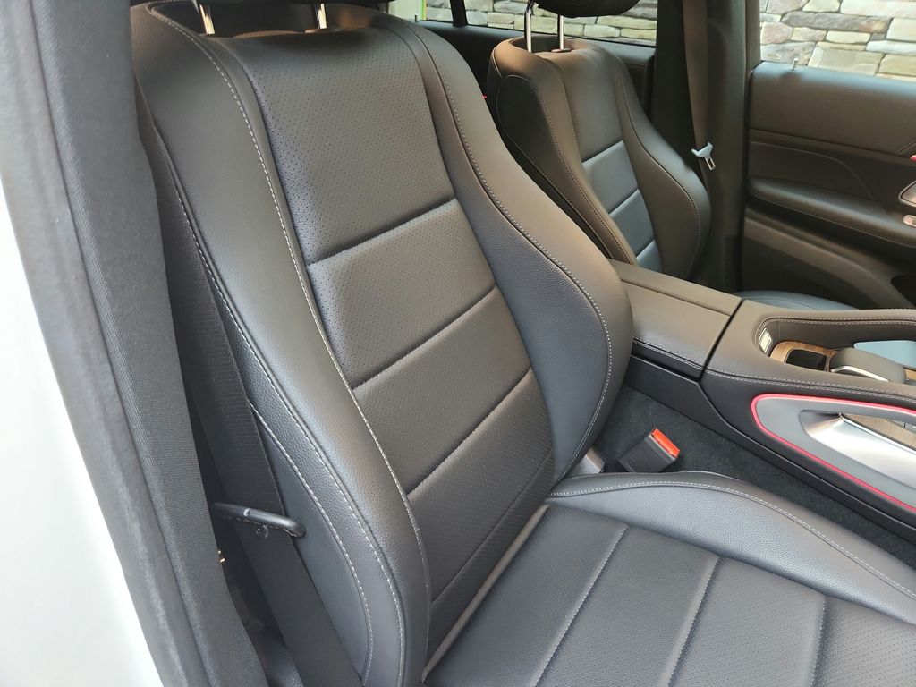 Vehicle image 23 of 26