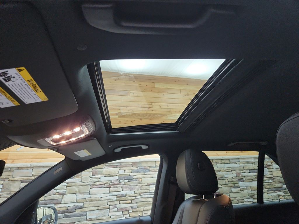 Vehicle image 11 of 26