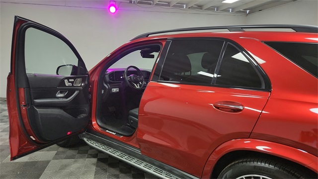 Vehicle image 24 of 26