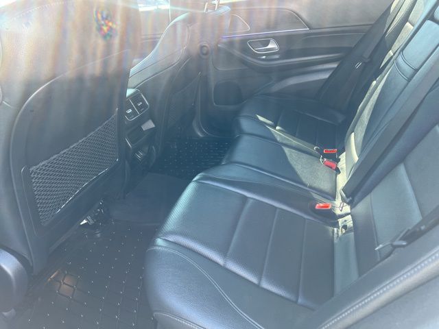 Vehicle image 18 of 21