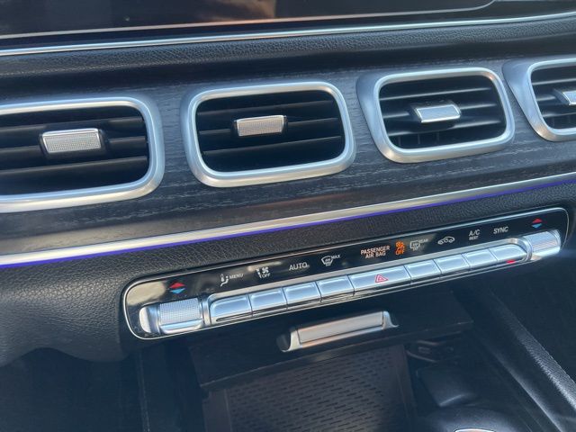 Vehicle image 12 of 21