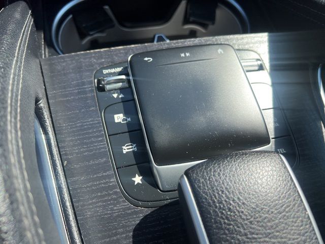 Vehicle image 13 of 21