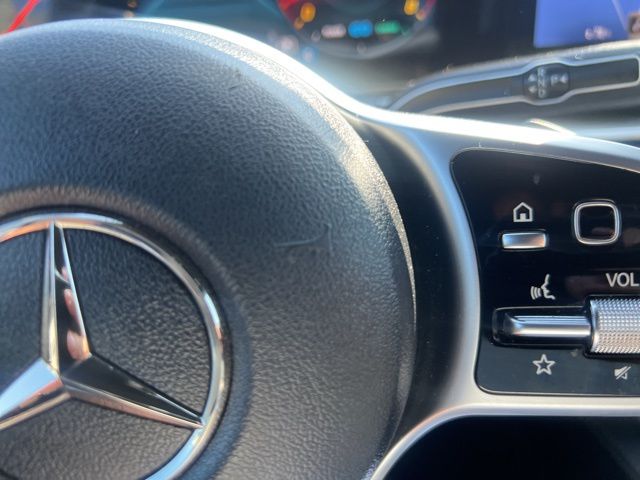 Vehicle image 11 of 21