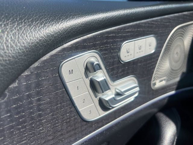Vehicle image 14 of 21