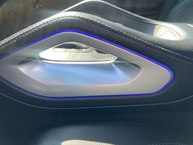 Vehicle image 17 of 21