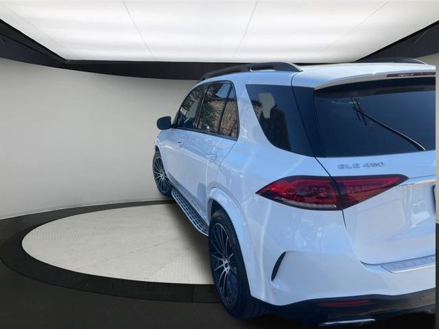 Vehicle image 4 of 21