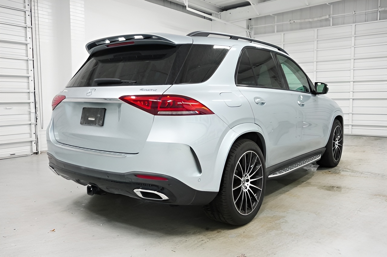 Vehicle image 47 of 50