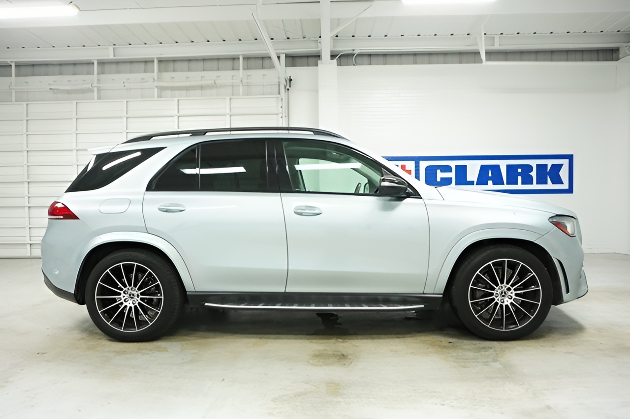 Vehicle image 46 of 50