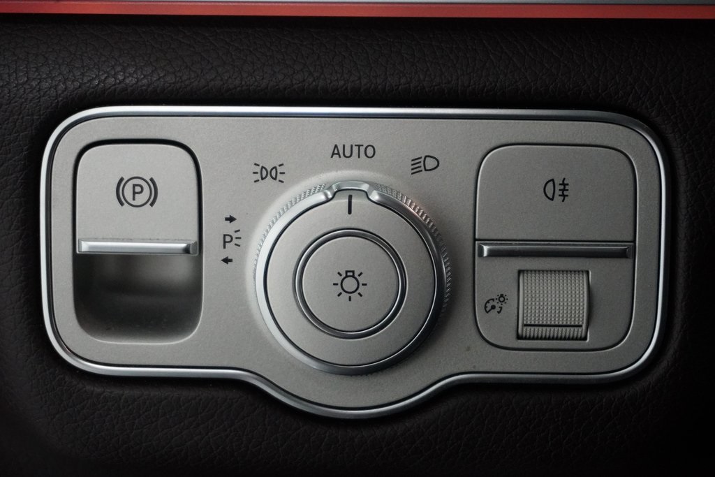 Vehicle image 22 of 50