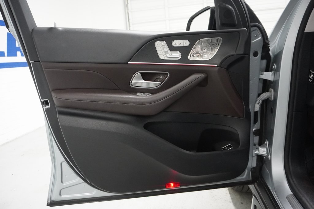 Vehicle image 13 of 50