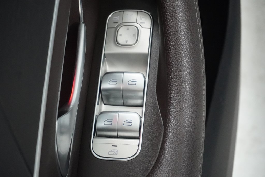 Vehicle image 14 of 50