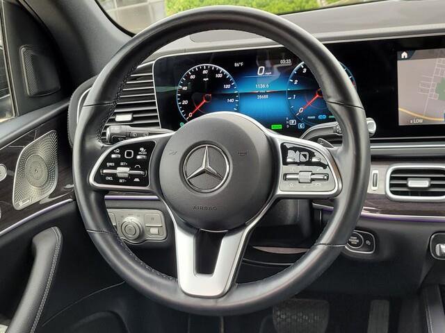 Vehicle image 33 of 36