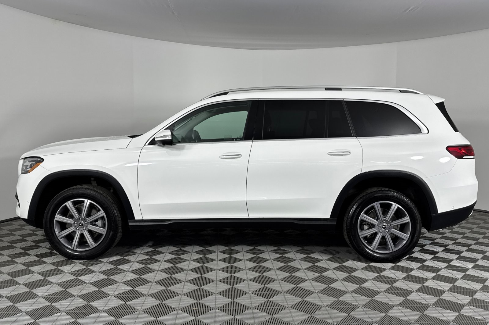Vehicle image 9 of 29