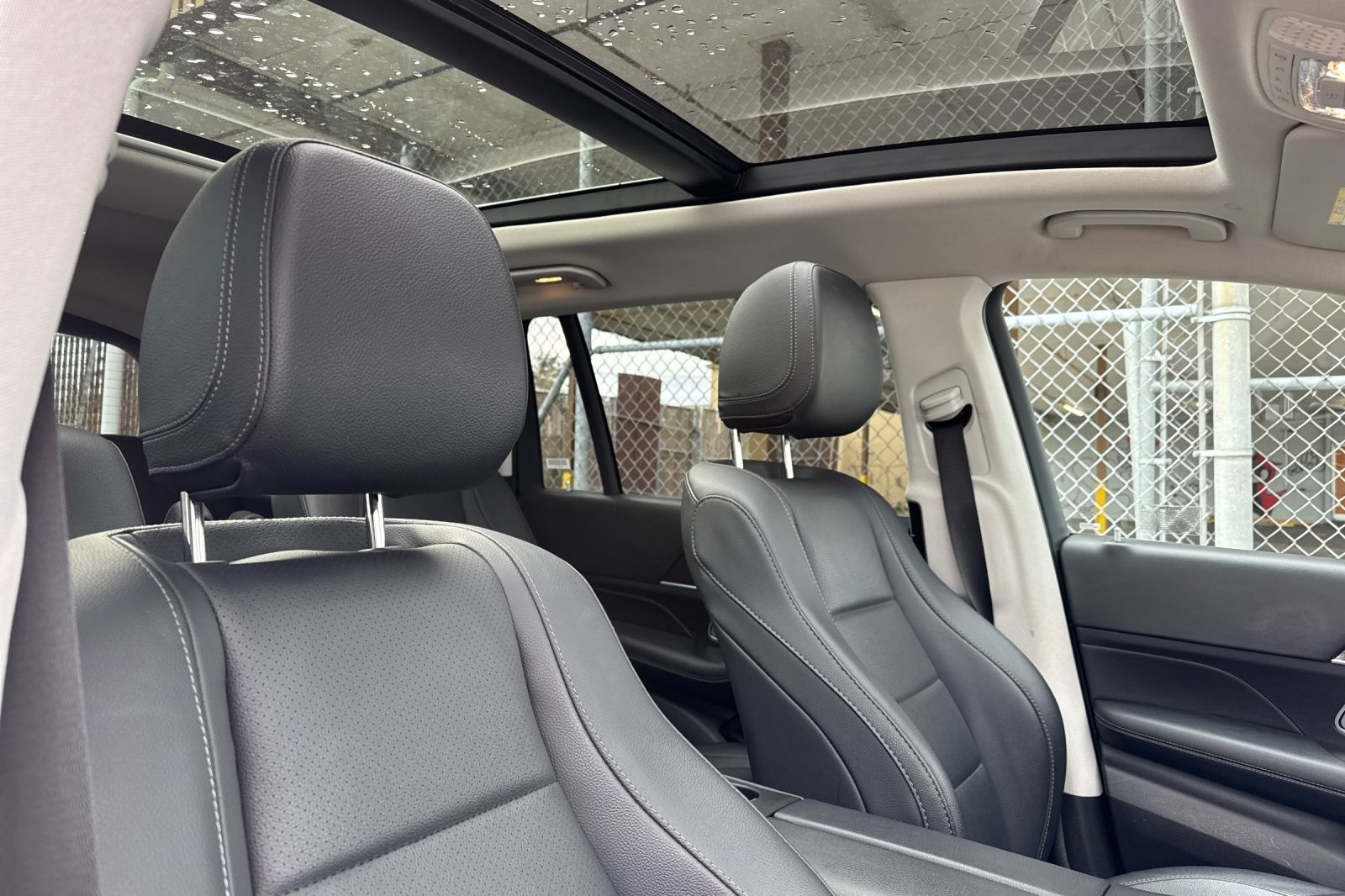 Vehicle image 18 of 29