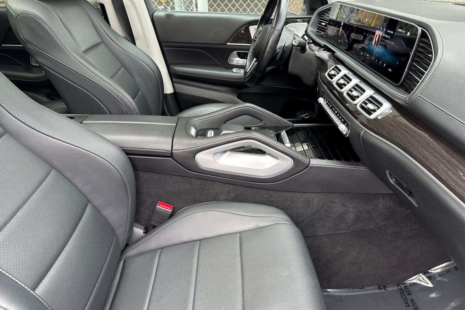 Vehicle image 17 of 29