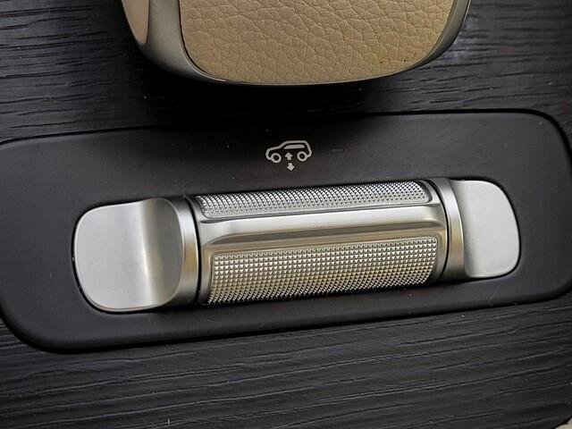 Vehicle image 25 of 37