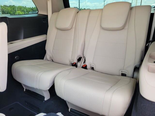 Vehicle image 10 of 37