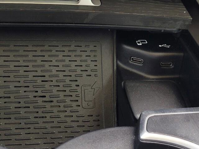Vehicle image 31 of 37