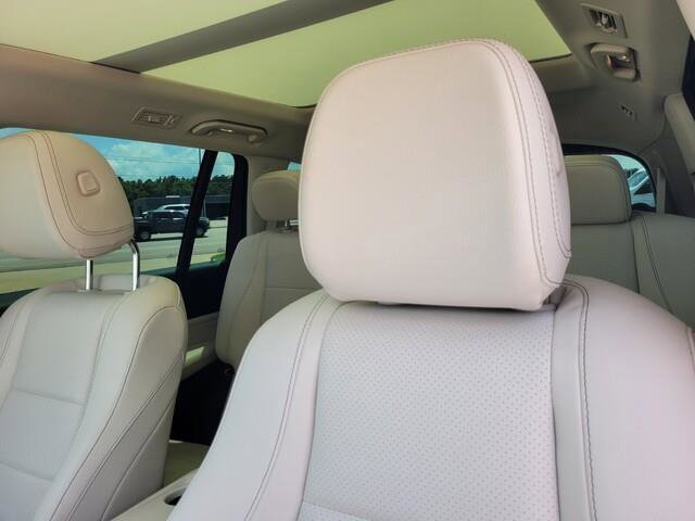 Vehicle image 12 of 37