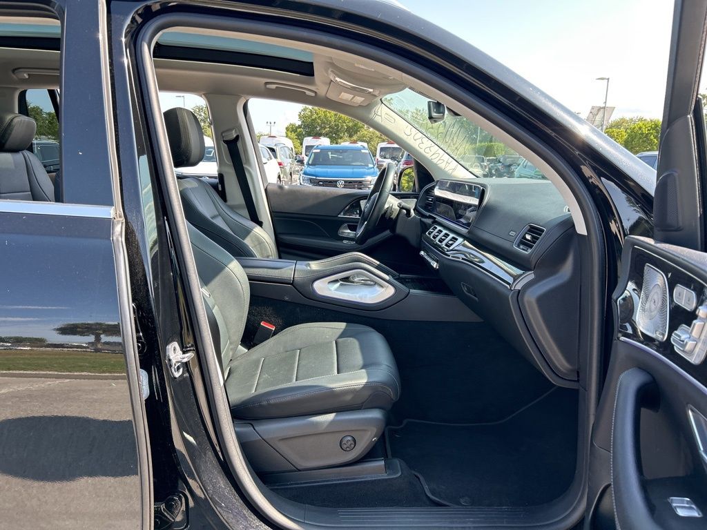 Vehicle image 35 of 53