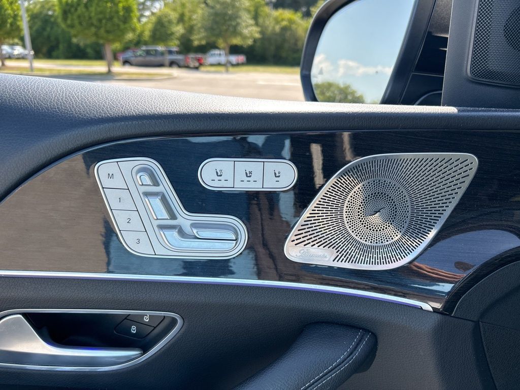 Vehicle image 12 of 53