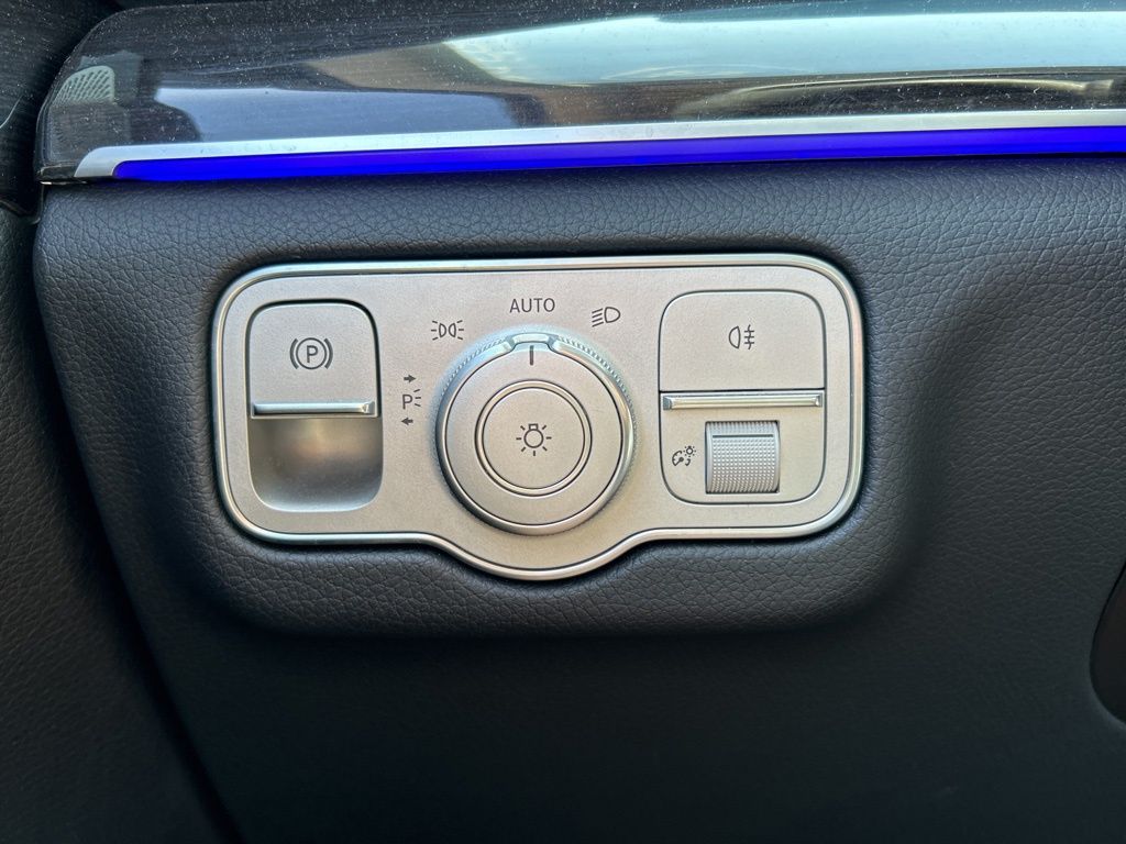 Vehicle image 25 of 53