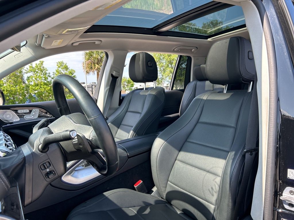 Vehicle image 15 of 53