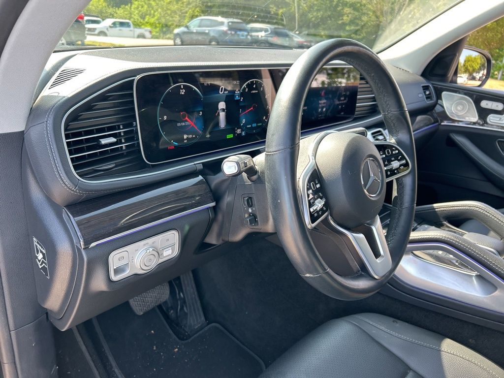 Vehicle image 17 of 53
