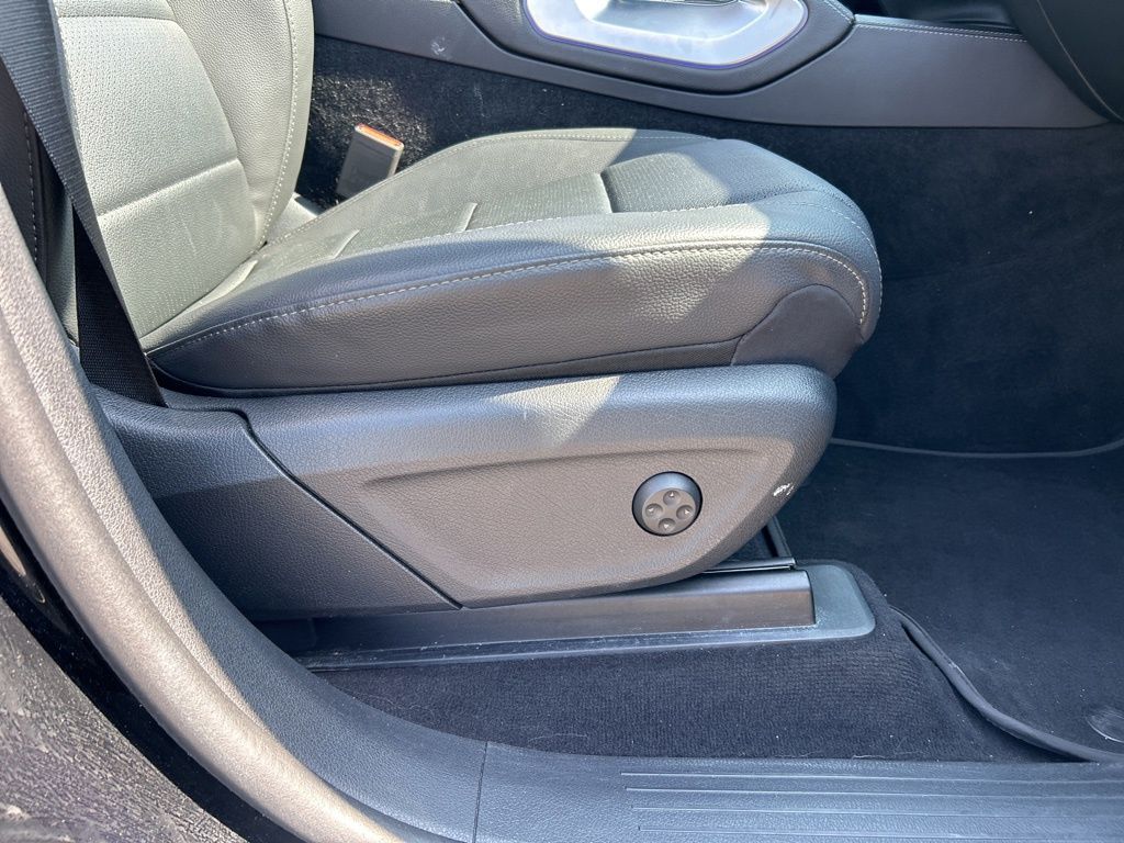 Vehicle image 36 of 53