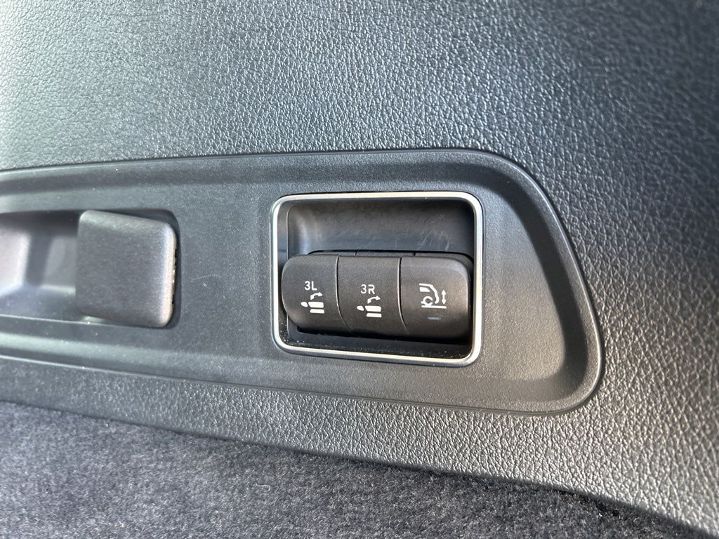 Vehicle image 47 of 53