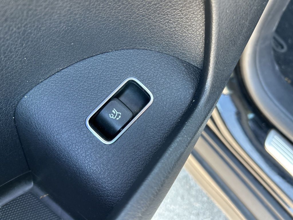 Vehicle image 14 of 53