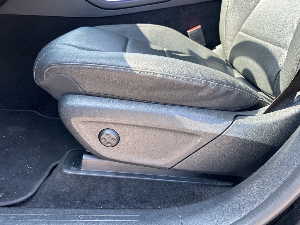 Vehicle image 10 of 53