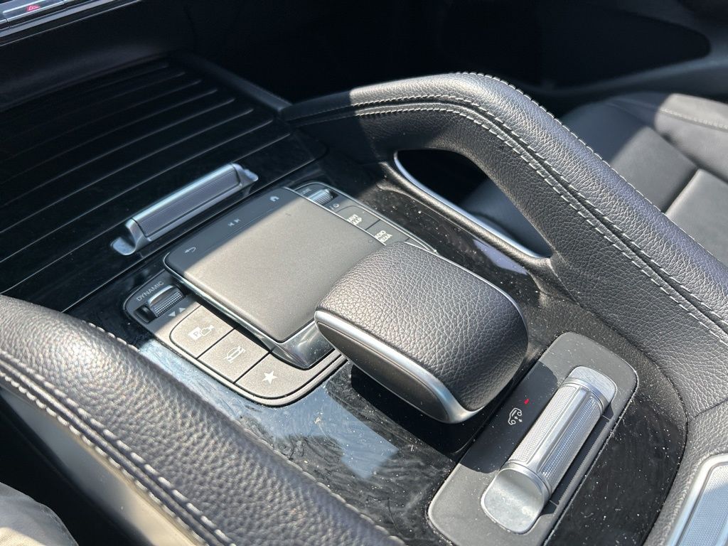Vehicle image 33 of 53