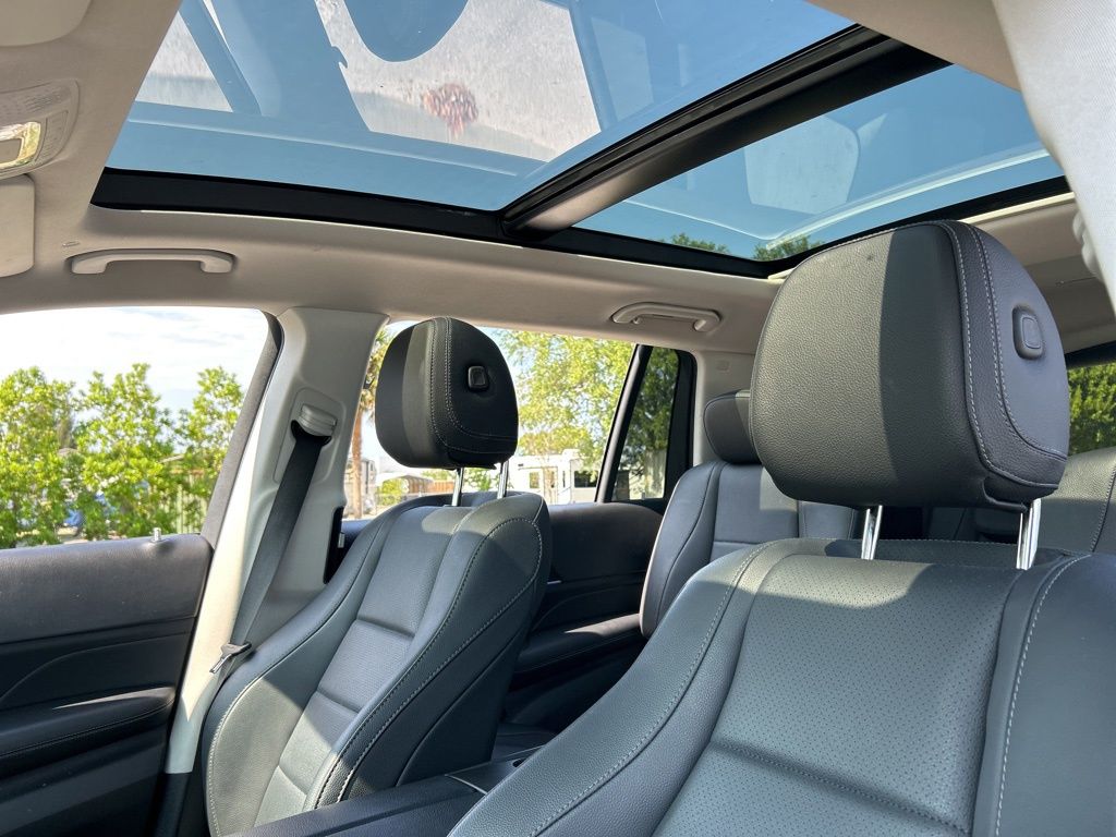 Vehicle image 16 of 53