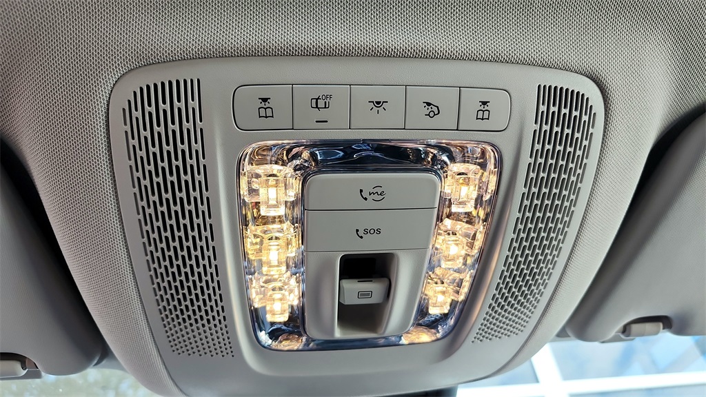 Vehicle image 25 of 42