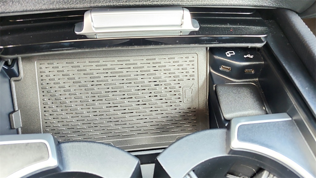 Vehicle image 21 of 42