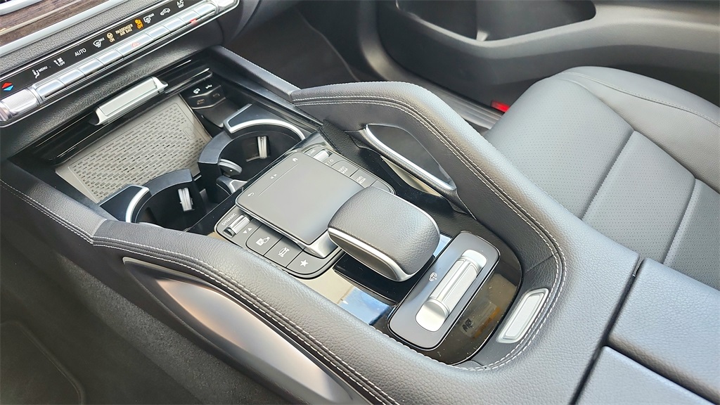Vehicle image 17 of 42