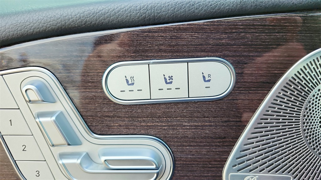 Vehicle image 20 of 42