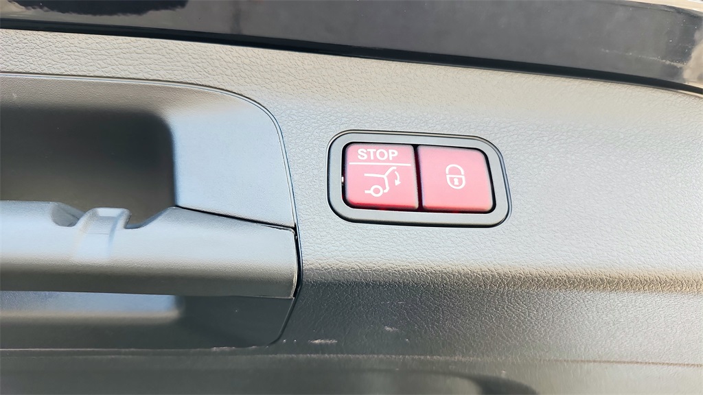 Vehicle image 40 of 42