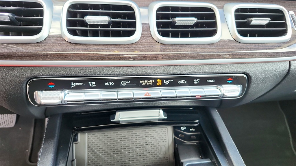 Vehicle image 23 of 42