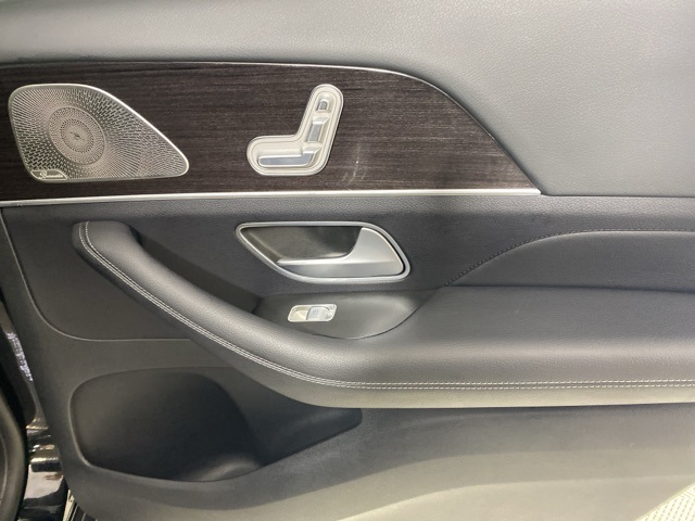 Vehicle image 28 of 38