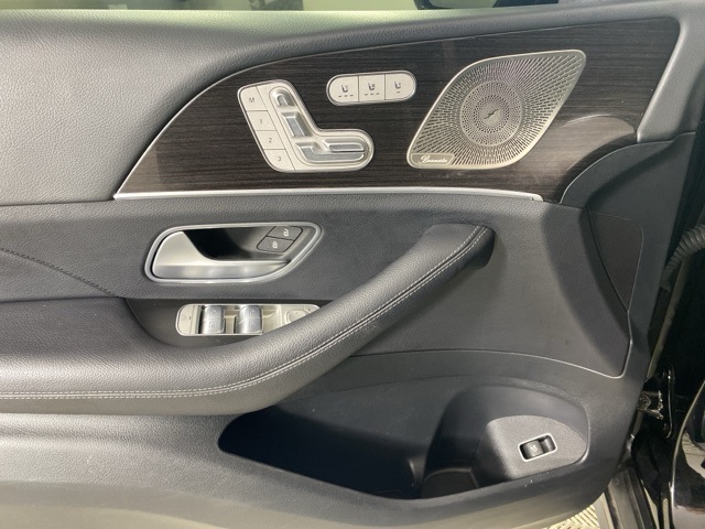 Vehicle image 26 of 38
