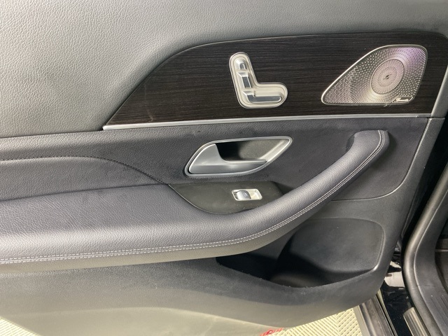 Vehicle image 27 of 38
