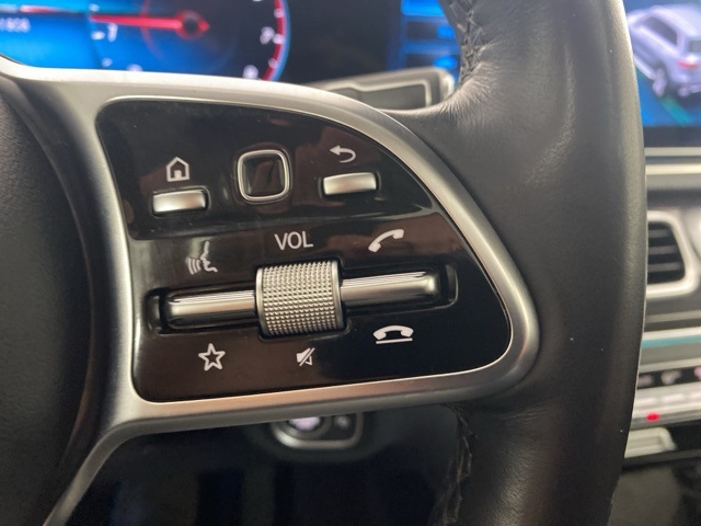 Vehicle image 33 of 38