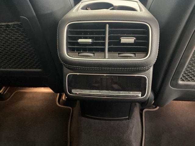 Vehicle image 31 of 38
