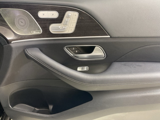 Vehicle image 32 of 38