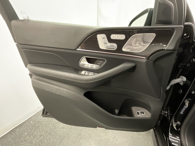 Vehicle image 20 of 28