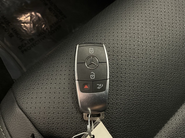 Vehicle image 21 of 28